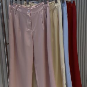 Calça Com Bolsos e Elástico nas Costas