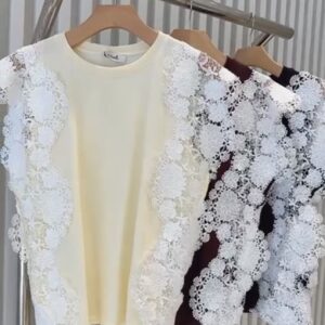 Blusa Com Detalhe Em Renda