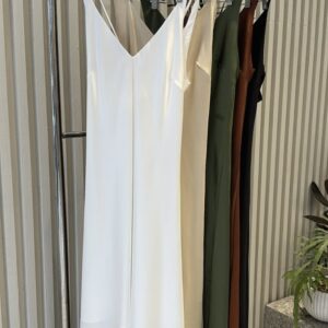 Vestido Longo Em Cetim E Costas Entrelaçadas