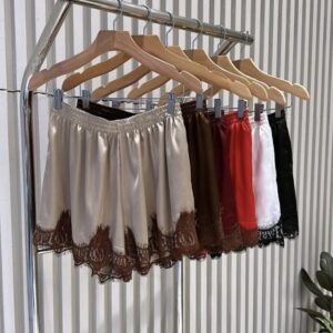 Shorts de Cetim Detalhe Em Renda