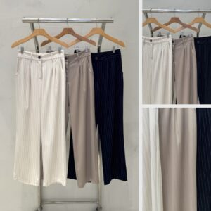 Calça Risca De Giz Com Bolsos E Um Botão