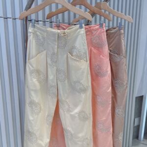 Calça Reta Com Detalhes