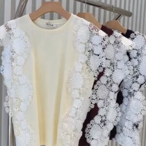 Blusa Com Detalhe Em Renda