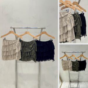 Saia Curta Em Renda Com Babados E Zíper Lateral