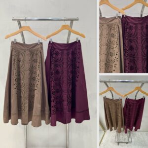 Saia Longa Com Tecido Bordada Na Frente